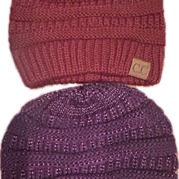 2- Woman's chunky knit cozy/stylish CC Beanie caps - Burgundy/purple NWT - Picture 3 of 5